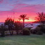 Duplex 44m² Avec Terrasse De 8m² Acces Direct Mer/pisci/parking Privatif Surveille